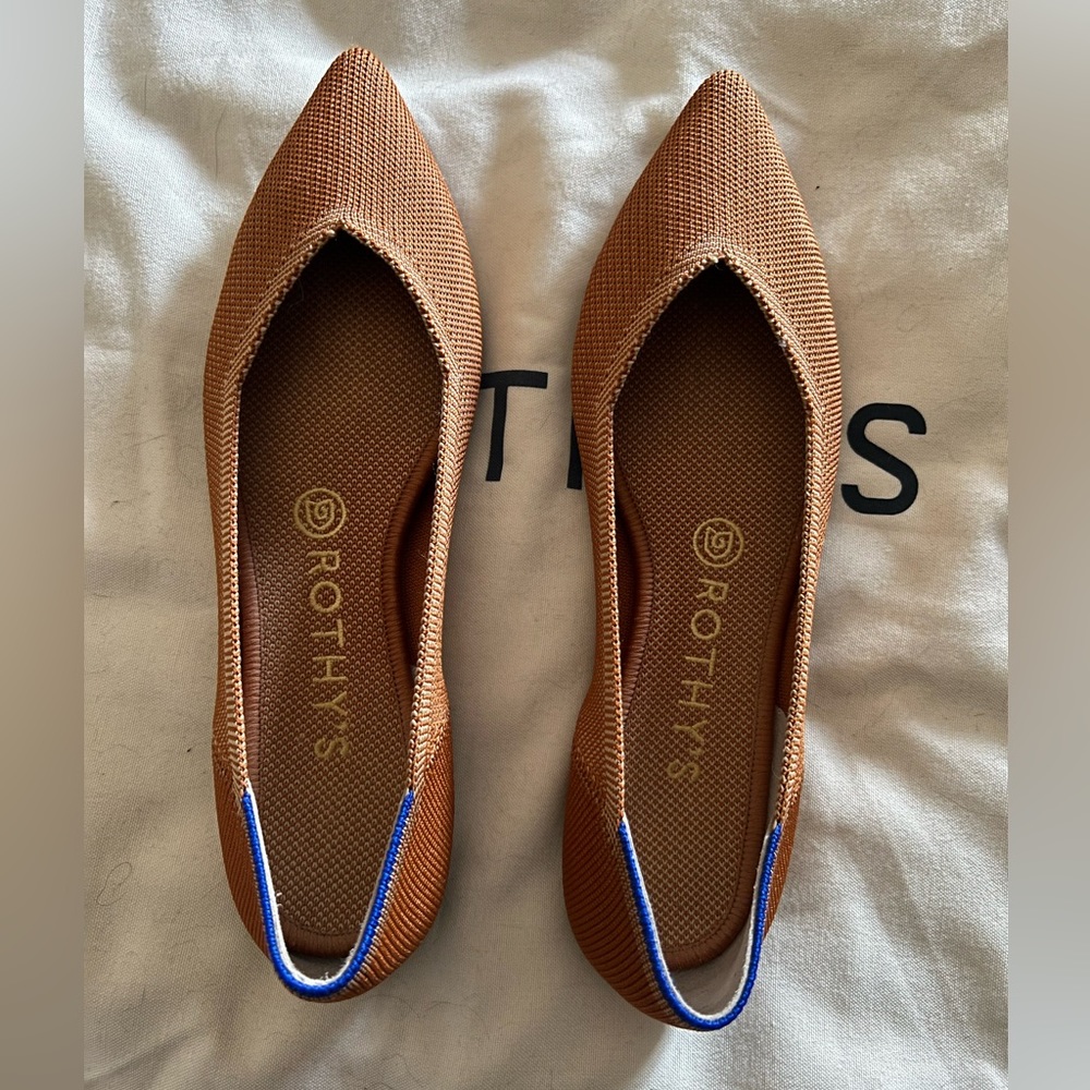 *SOLD* Rothy’s Fawn points flat size 8 - Barely used “Retired Color”